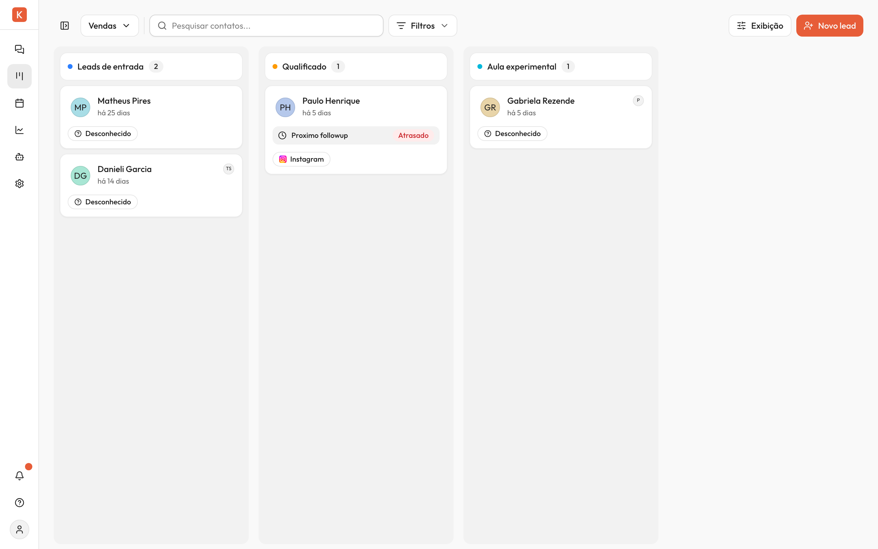 Tela do funil na visualização Kanban, com as etapas como colunas e o botão 'Exibição' na toolbar superior direita.